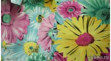 Атлас принт разноцветные крупные цветы